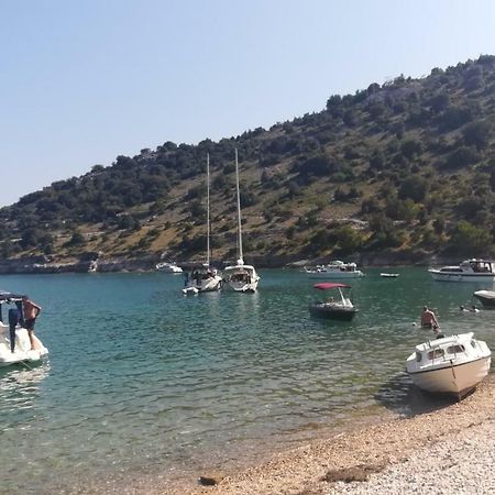 Apartman Knapic Koromačno Buitenkant foto