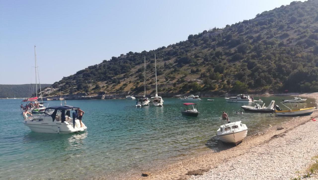 Apartman Knapic Koromačno Buitenkant foto